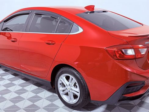 Used 2017 Chevrolet Cruze LT w/ Convenience Package FWD image 5