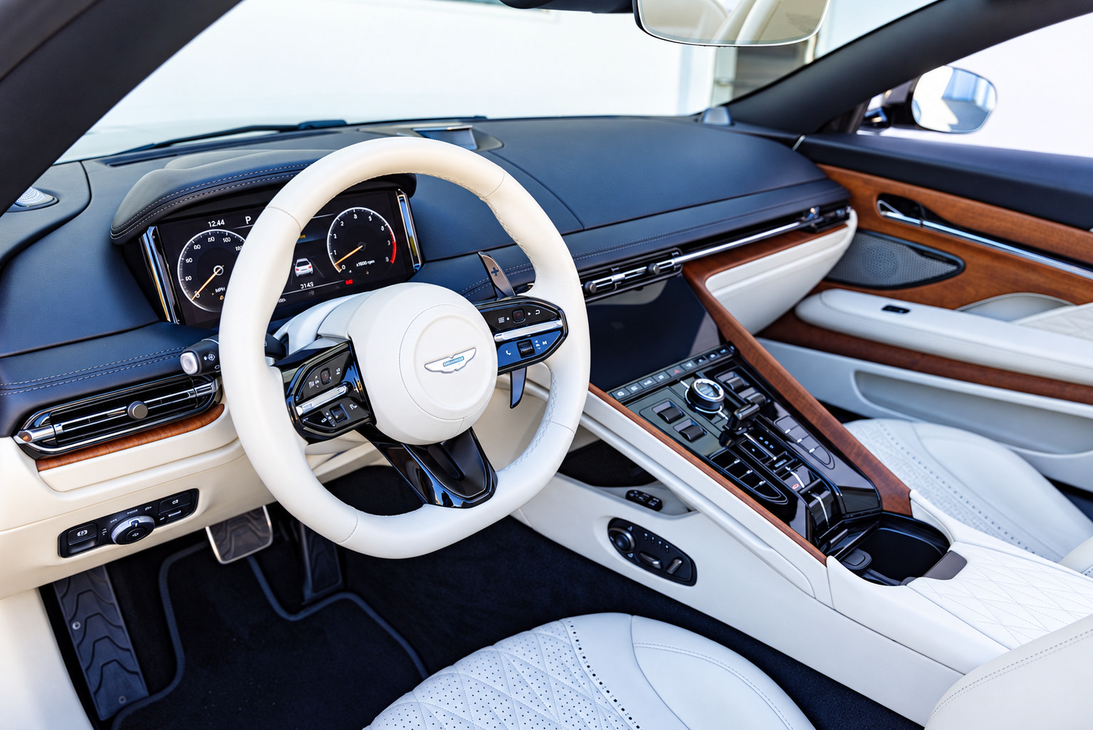 Used 2024 Aston Martin DB12 Convertible RWD image 13