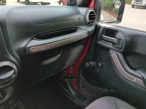 Used 2013 Jeep Wrangler Sport w/ Connectivity Group AWD/4WD image 15