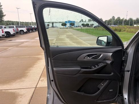 Used 2023 Chevrolet Traverse LT w/ LT Premium Package AWD/4WD image 10