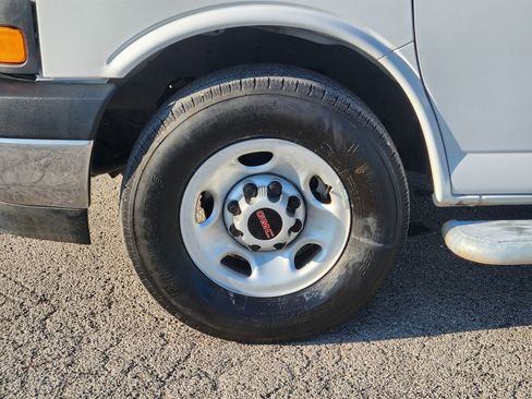 Used 2024 GMC Savana 2500 w/ Driver Convenience Package image 12