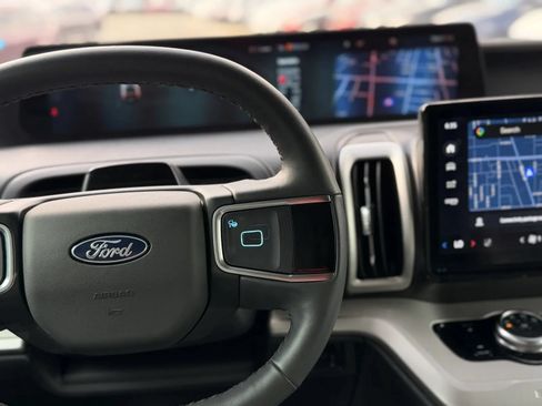 Used 2025 Ford Expedition Active AWD/4WD image 27