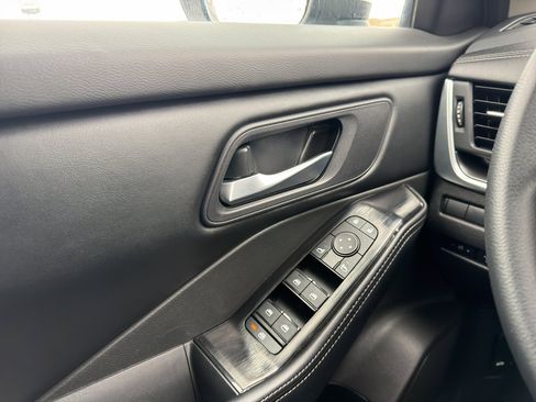 Used 2024 Nissan Rogue SV image 15