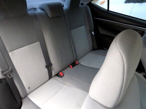 Used 2015 Toyota Corolla L image 18