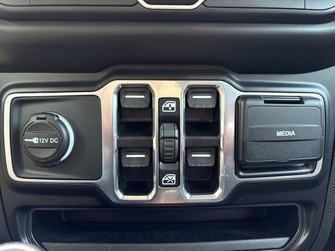 Used 2022 Jeep Wrangler Unlimited Sport AWD/4WD image 12