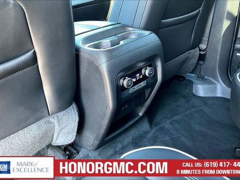 Used 2025 Buick Enclave Preferred image 10