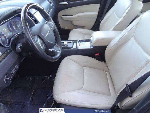 Used 2016 Chrysler 300 C image 6