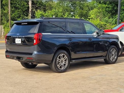 Used 2025 Ford Expedition Active RWD image 4