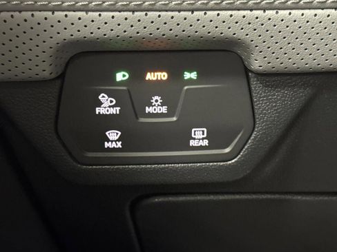 Used 2024 Volkswagen Atlas Peak Edition SE image 24