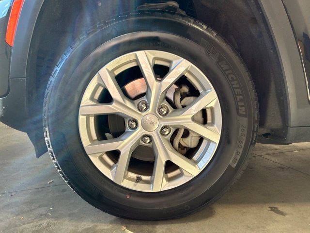 Used 2023 Jeep Grand Cherokee Limited AWD/4WD image 10