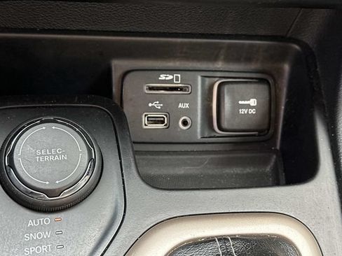 Used 2014 Jeep Cherokee Latitude w/ Cold Weather Group AWD/4WD image 29
