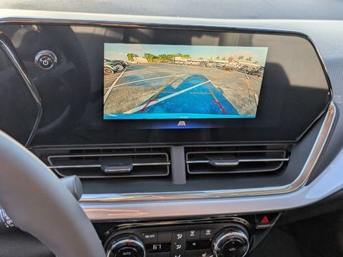 New 2025 Chevrolet Trax LT w/ Driver Confidence Package FWD image 11