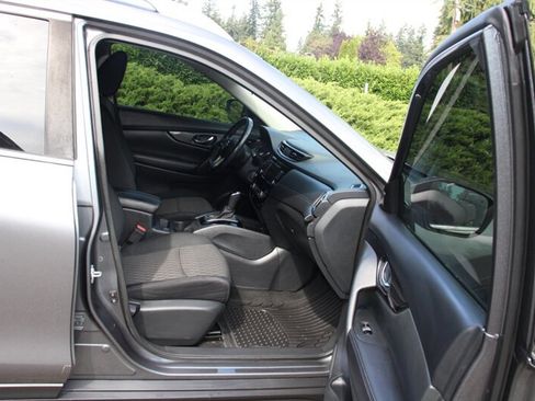 Used 2018 Nissan Rogue SV AWD/4WD image 15
