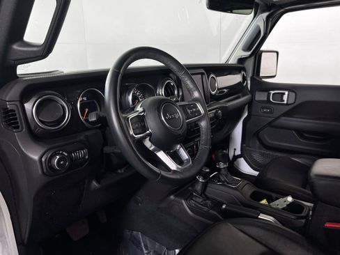 Used 2022 Jeep Wrangler Unlimited Sahara image 9