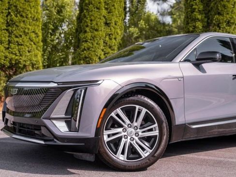 Used 2024 Cadillac Lyriq Tech RWD image 3