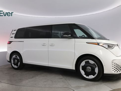 Used 2025 Volkswagen ID. Buzz Pro S RWD image 14