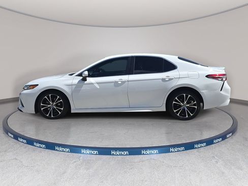 Used 2018 Toyota Camry SE FWD image 9