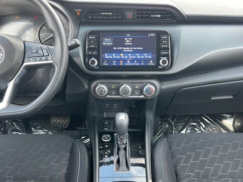 Certified 2023 Nissan Kicks SV image 3