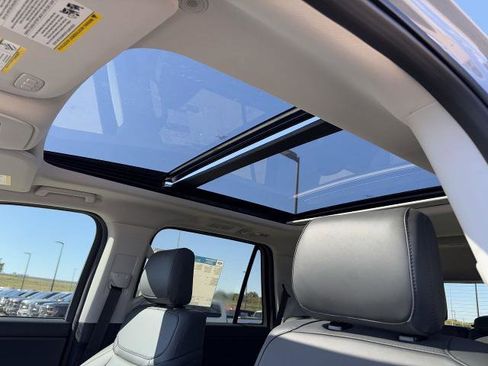 New 2025 Ford Expedition Active image 11