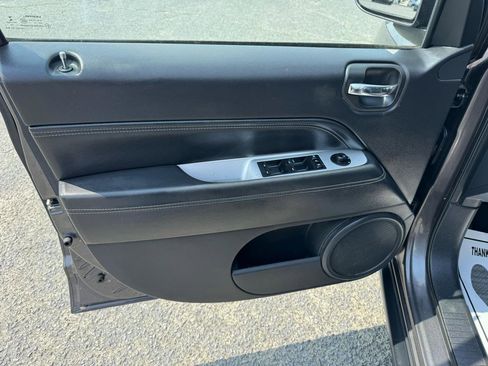 Used 2017 Jeep Compass High Altitude image 11