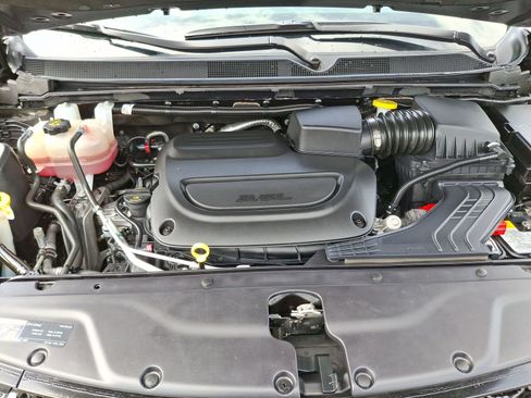 Certified 2024 Chrysler Pacifica Touring-L FWD image 31