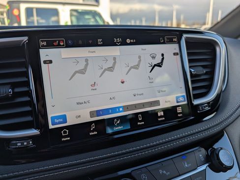 New 2026 Chrysler Pacifica Select w/ S Appearance Package image 27