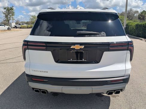 Used 2025 Chevrolet Traverse LT FWD image 6
