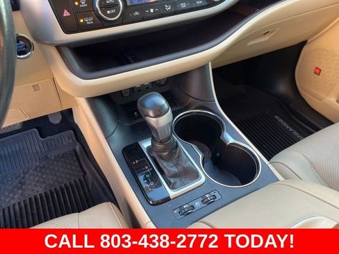 Used 2019 Toyota Highlander Limited image 27