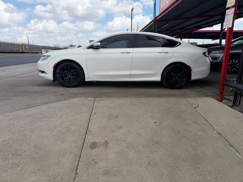 Used 2015 Chrysler 200 Limited w/ Convenience Group image 5