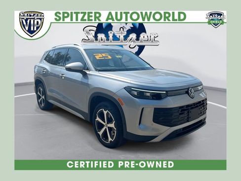 Used 2025 Volkswagen Tiguan SE AWD/4WD image 1