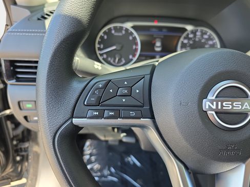 Used 2024 Nissan Sentra SV FWD image 14