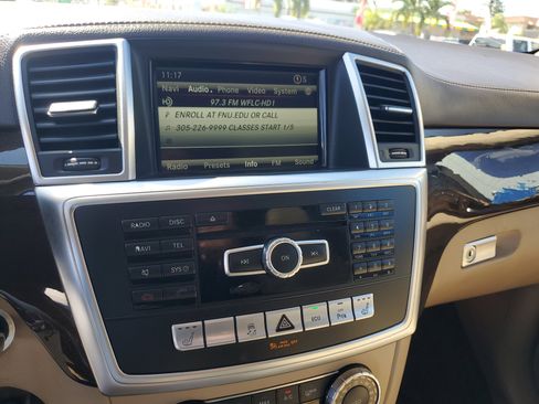 Used 2016 Mercedes-Benz GL 450 4MATIC w/ Premium I Package image 22