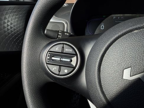 Used 2024 Kia Soul LX w/ Option Group 015 FWD image 24