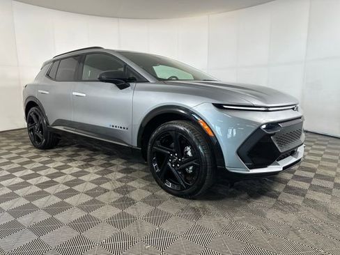 Used 2024 Chevrolet Equinox EV RS image 2