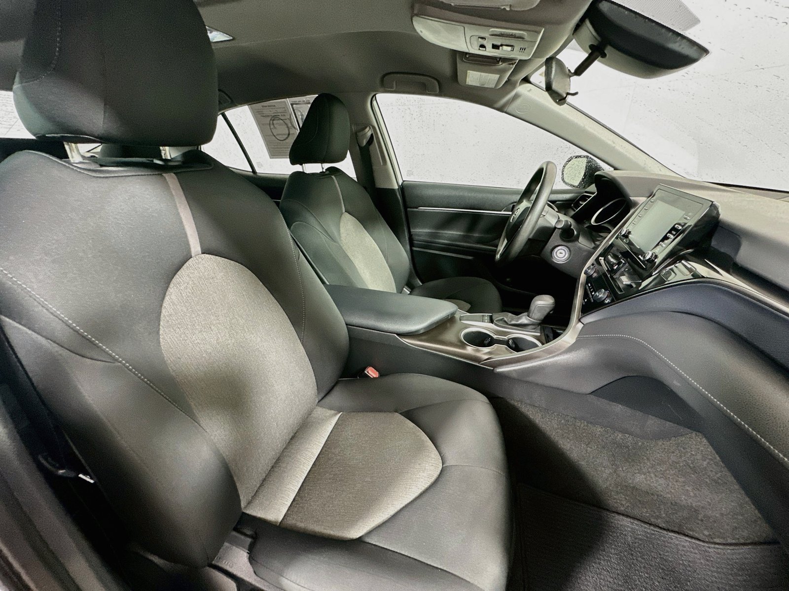 Used 2022 Toyota Camry LE FWD image 25