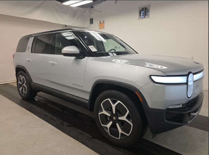 Used 2024 Rivian R1S Adventure Dual AWD/4WD image 1