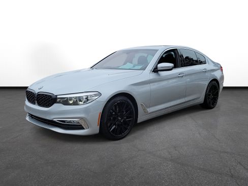 Used 2018 BMW 530i image 2