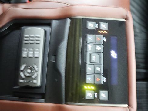 Used 2019 Lexus LX 570 4WD w/ Luxury Package image 31