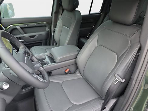 New 2026 Land Rover Defender 110 X-Dynamic SE image 14