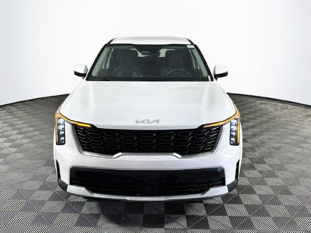 Used 2024 Kia Sorento LX FWD image 2
