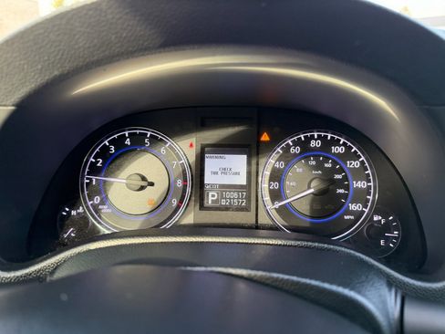 Used 2013 INFINITI G37 x w/ Premium Pkg image 12