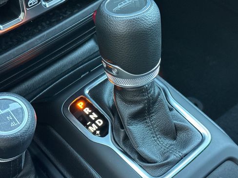 Used 2022 Jeep Gladiator Willys image 20