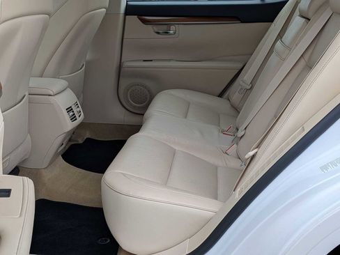 Used 2015 Lexus ES 300h image 16