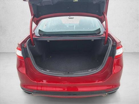 Used 2016 Ford Fusion SE FWD image 13