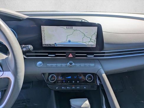 Used 2024 Hyundai Elantra SEL w/ Convenience Package FWD image 15