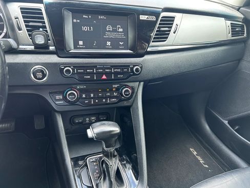 Used 2017 Kia Niro EX FWD image 11