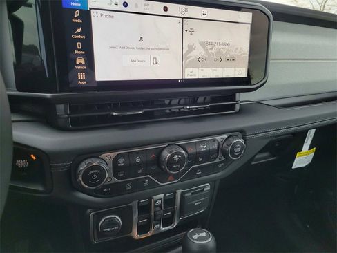 Used 2024 Jeep Wrangler Sahara image 9