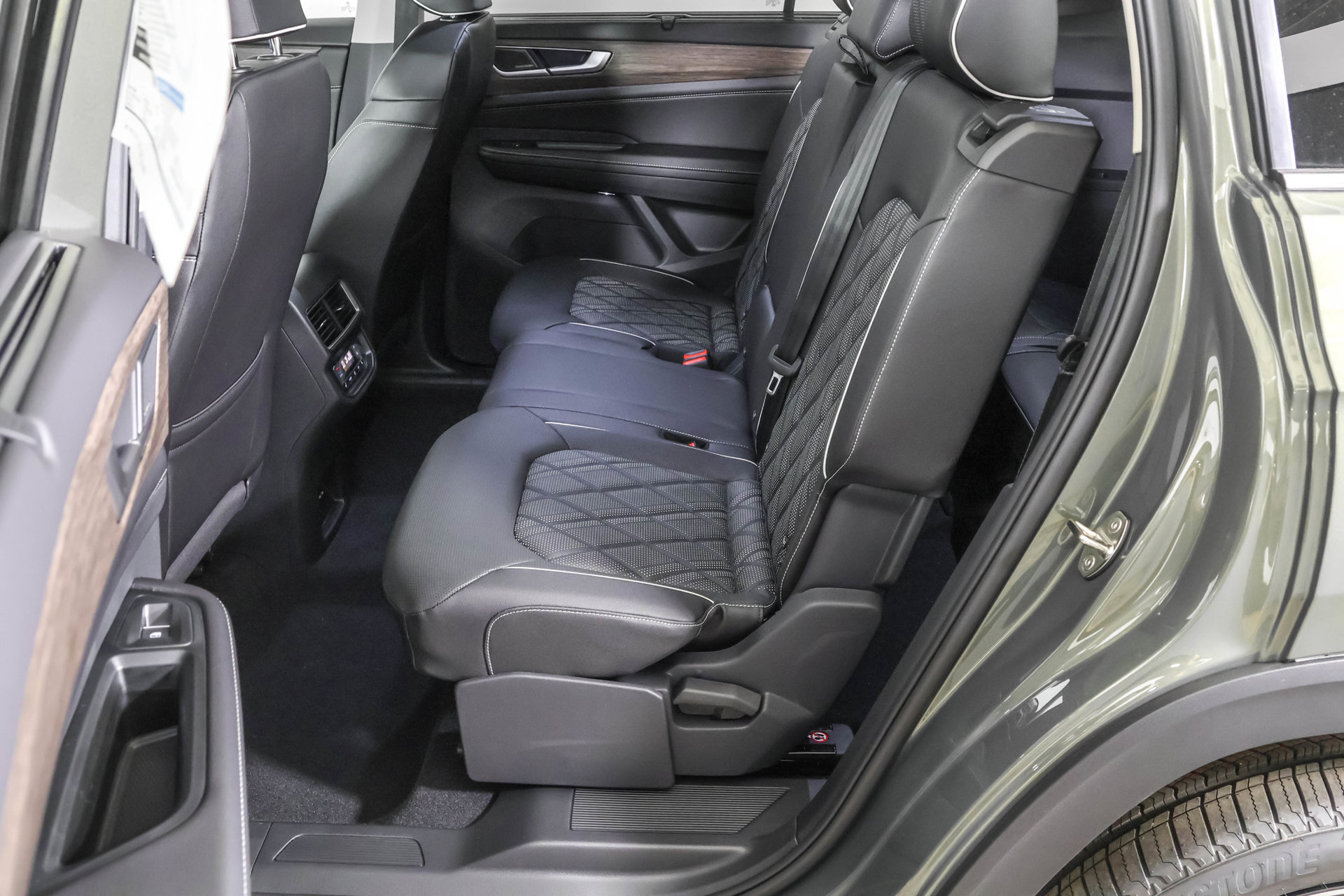 New 2026 Volkswagen Atlas SEL Premium R-Line AWD/4WD image 34