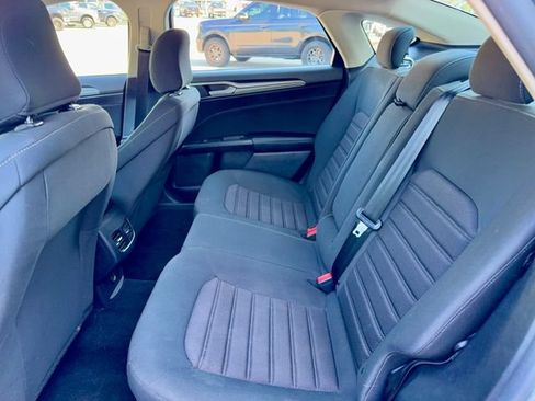 Used 2020 Ford Fusion SE FWD image 11