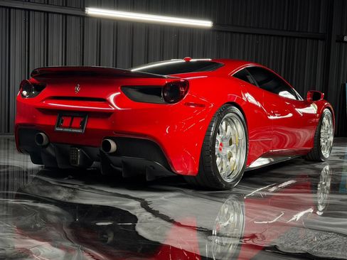 Used 2016 Ferrari 488 GTB RWD image 18